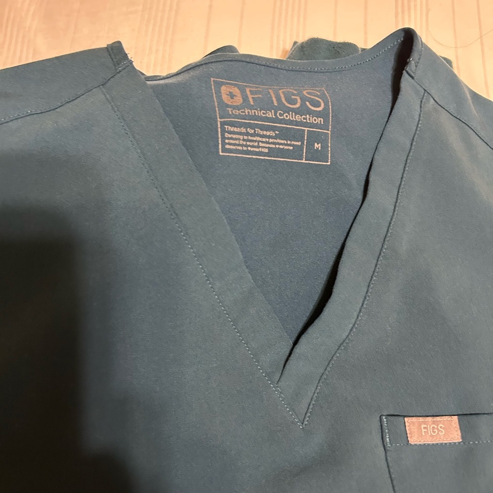 Figs Women's V-Neck Scrub Top - Deep Blue